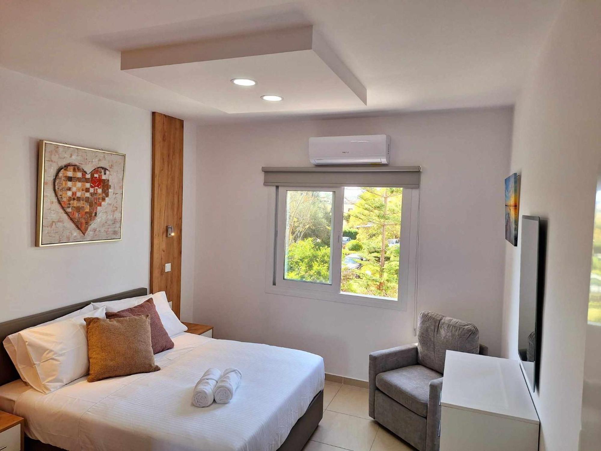 Stylish Apt Kato Paphos Close To Beach & Vibrant Harbor Life Exterior foto